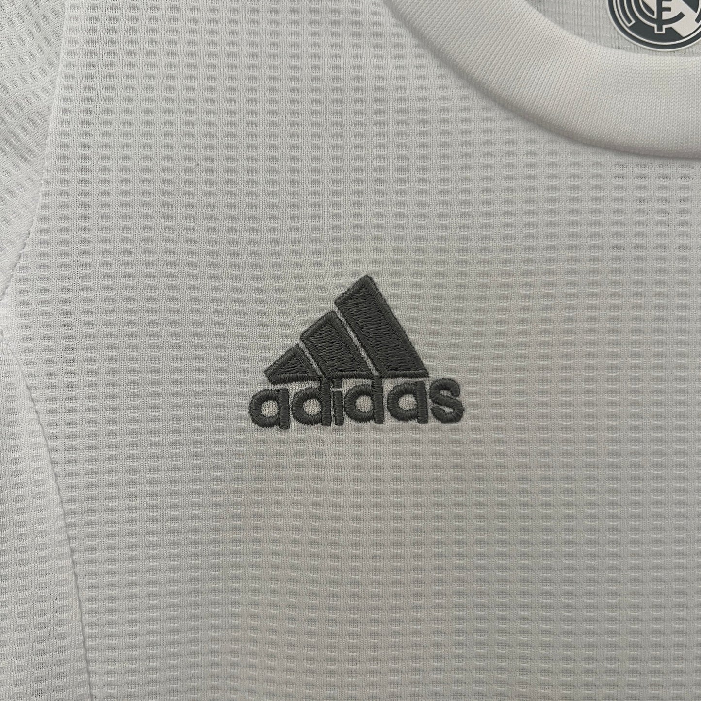 Kit Infantil Real Madrid Home Retrô 15/16 - Branco
