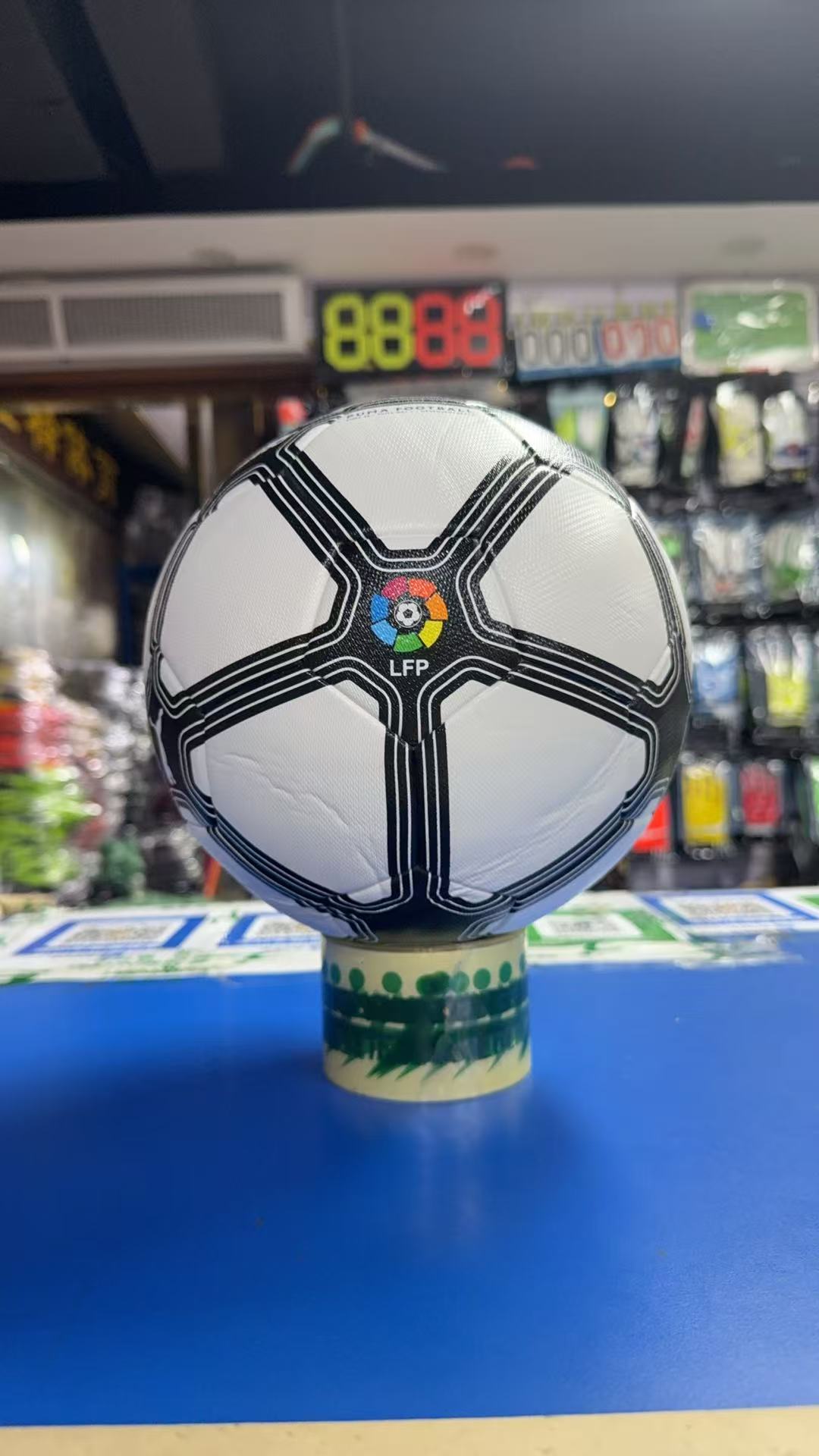 Bola La Liga 1 Retro 25/26 Puma - Branca e Preta