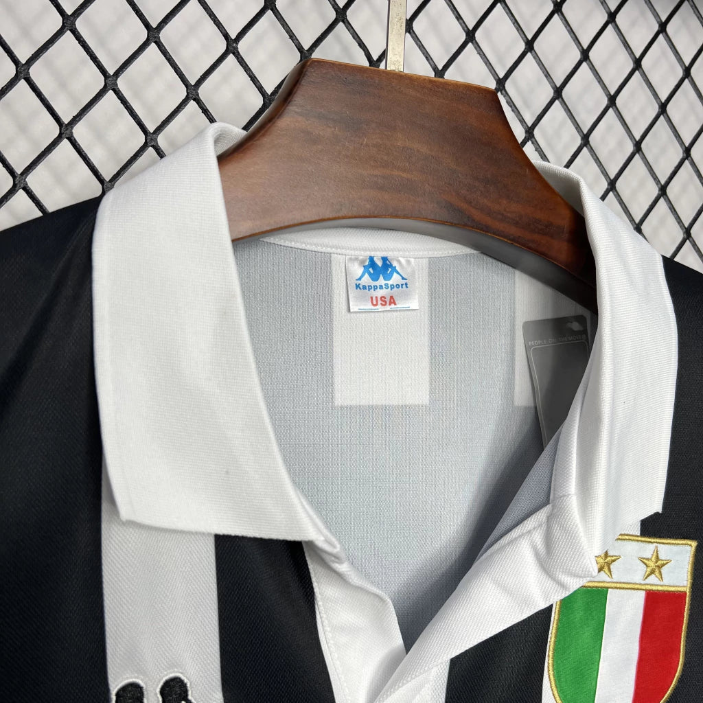Juventus Home Retrô 1984/1985 Kappa - Preto e Branca