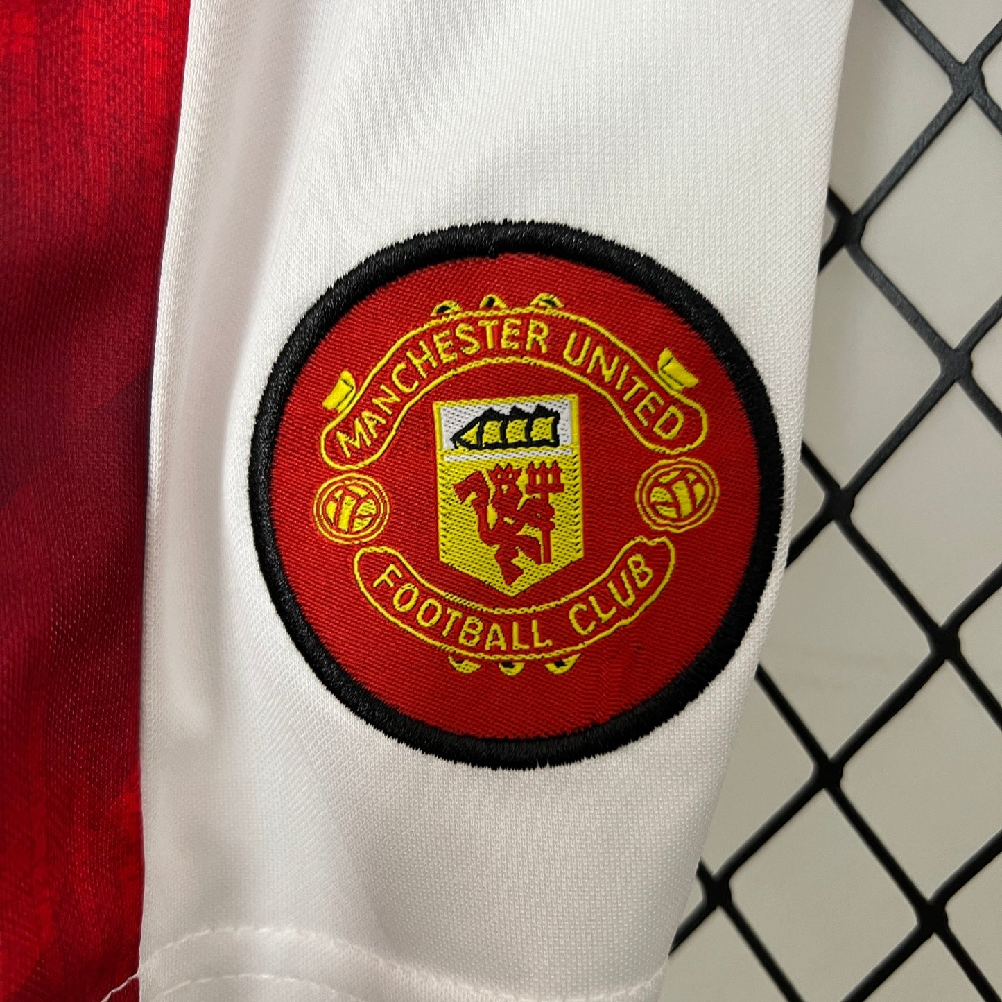Kit infantil Manchester United Retrô Home 1996 . - Vermelho