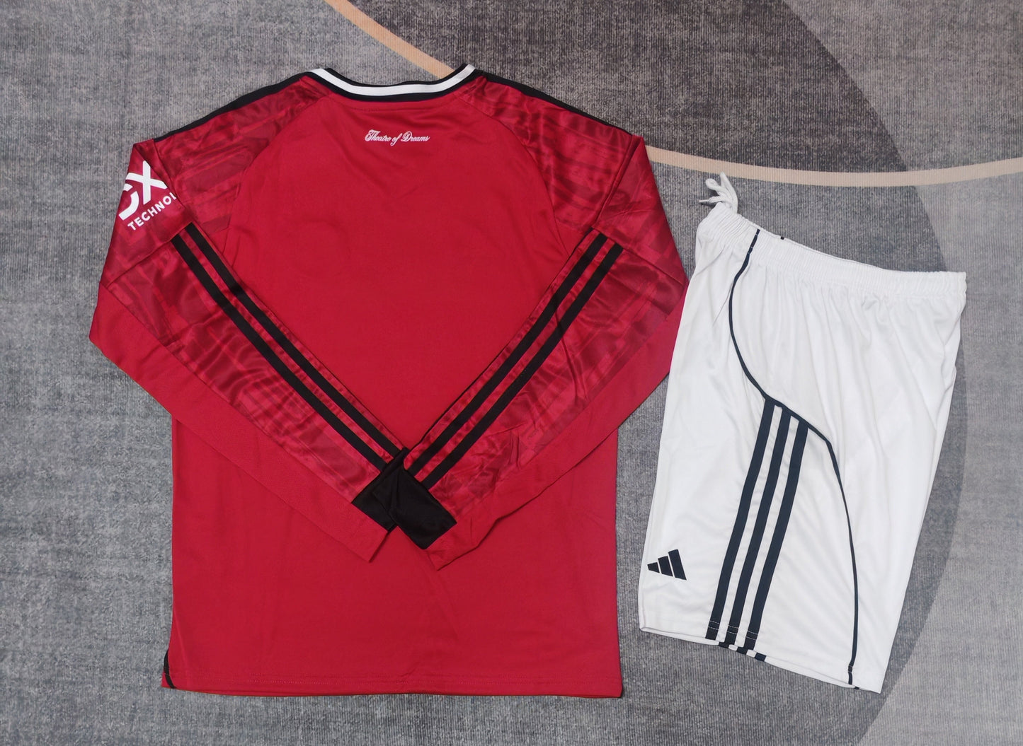 Kit infantil Manchester United Home Manga Longa 25/26 - Vermelho