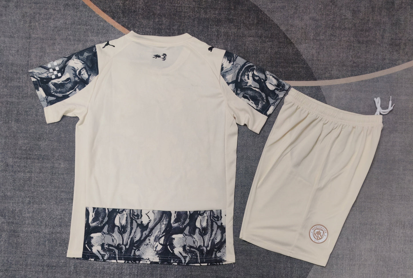 Kit Infantil Manchester City EdiƧao Especial 25/26 - Cinza