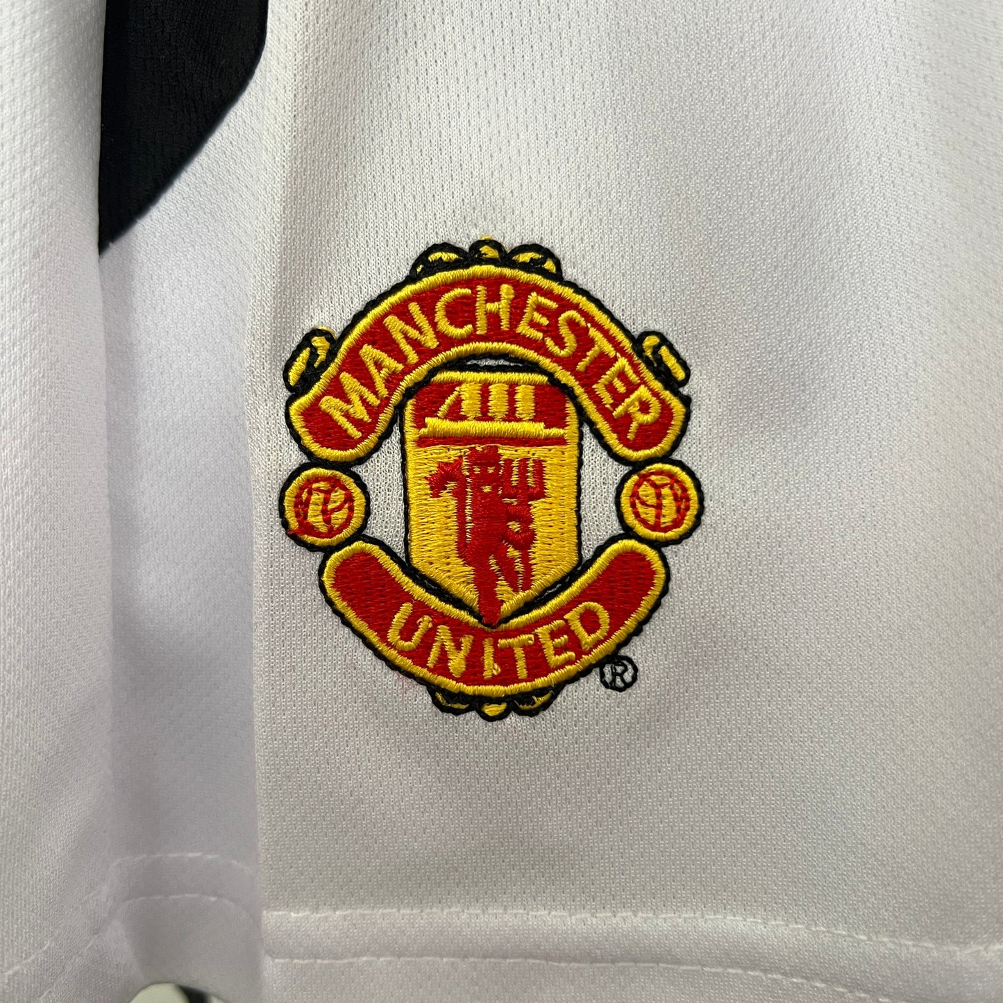 Kit infantil Manchester United Retrô Home 2003 . - Vermelho
