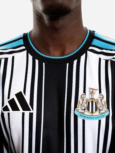 Newcastle Home 26/27 Jogador Adidas - Preto e Branco