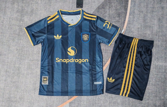Kit infantil Manchester United Third 25/26 . - Azul