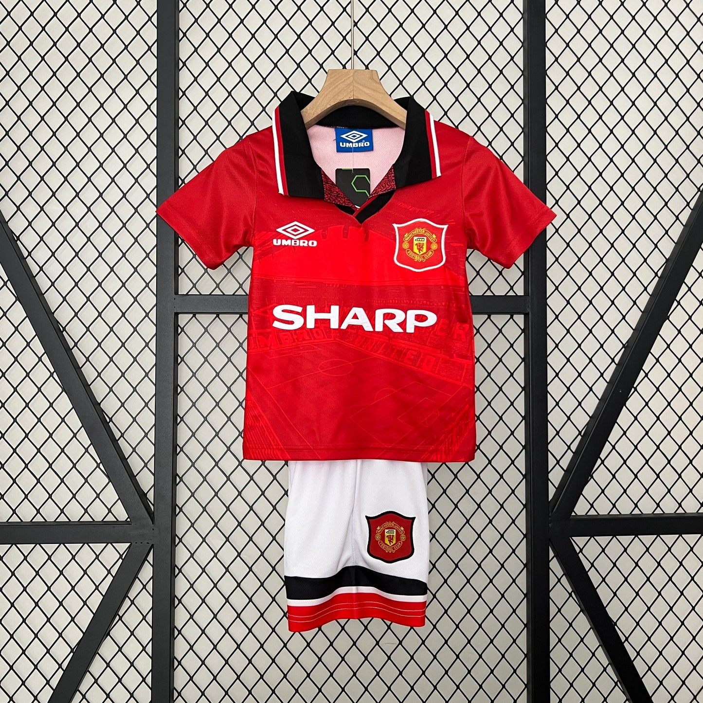 Kit infantil Manchester United Retrô Home 1994 . - Vermelho