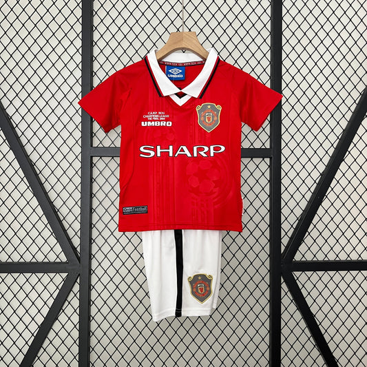 Kit infantil Manchester United Retrô Home 1999 . - Vermelho