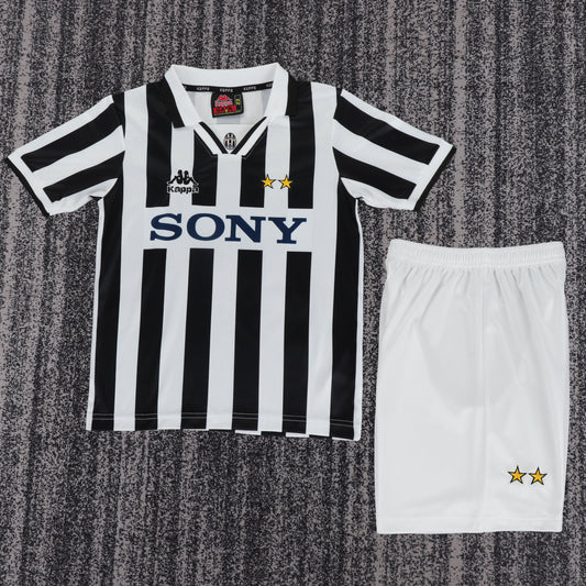 Kit Infantil Juventus Home Retrô 96/97 - Preto e Branco