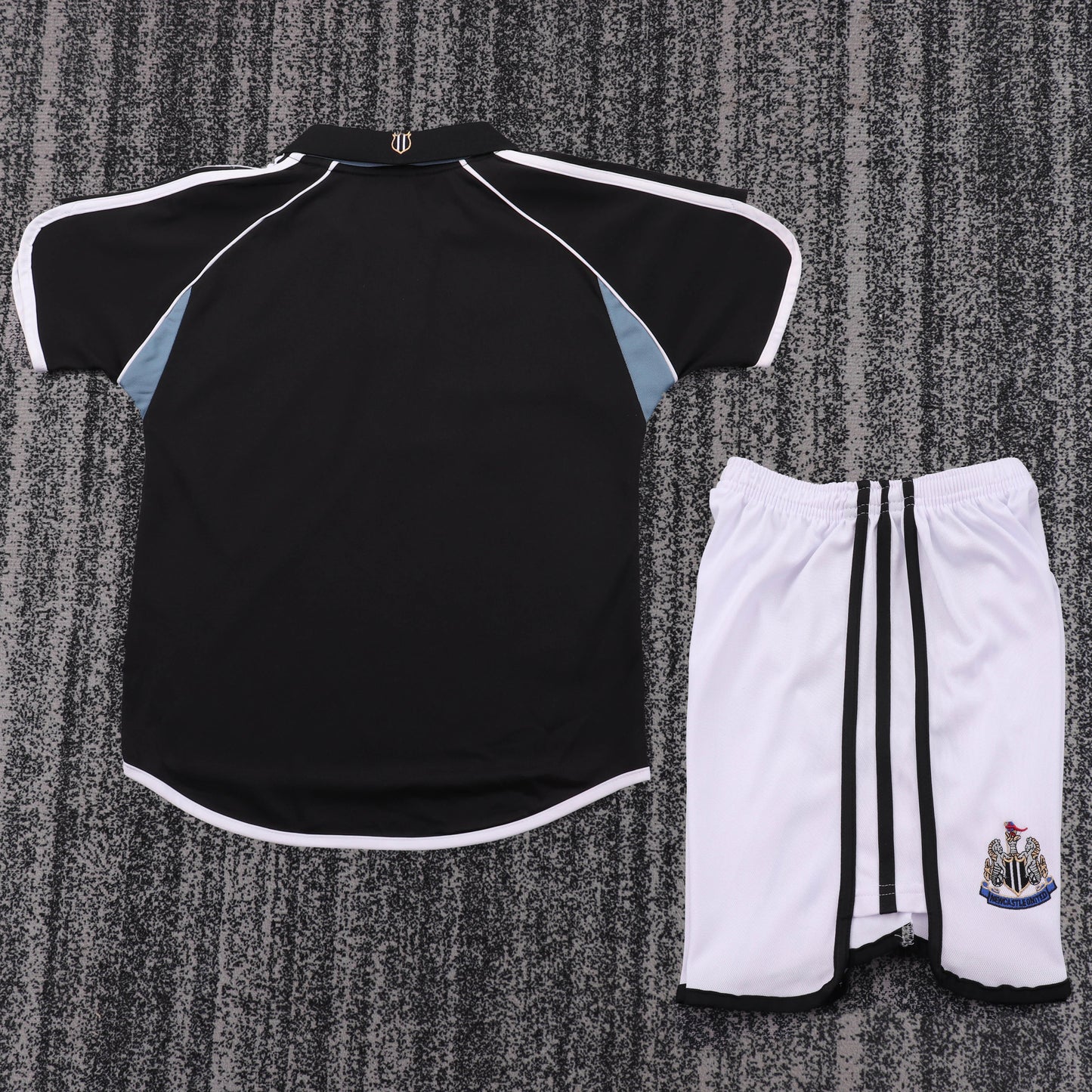 Kit infantil Newcastle Retrô Away 00/01  - Preto