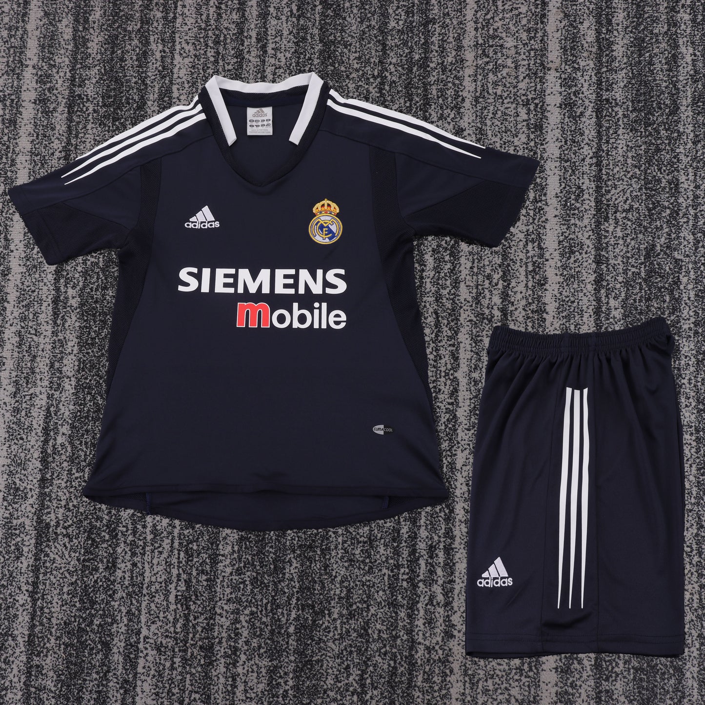 Kit Infantil Real Madrid Away Retrô 02/03 - Preto