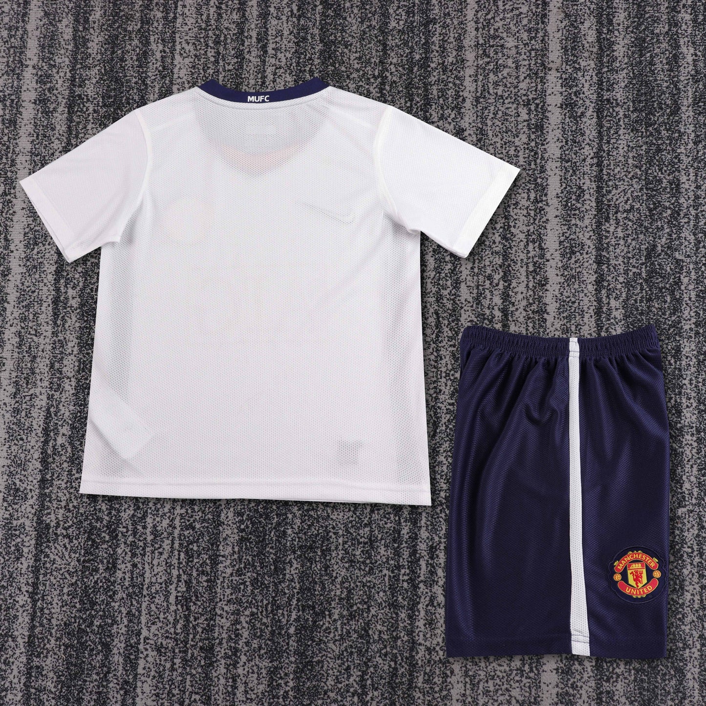 Kit infantil Manchester United Retrô Third 2009 - Branco