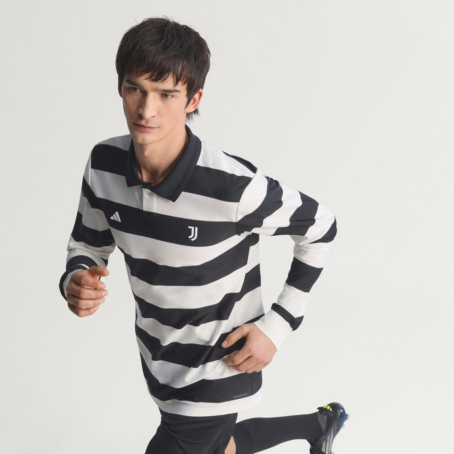 Juventus Fourth Manga Longa 25/26 Torcedor Adidas  - Preto e Branco
