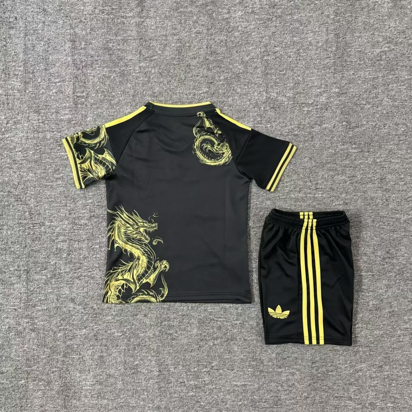 Kit Infantil Real Madrid Edição Especial 25/26  - Preto e Amarelo