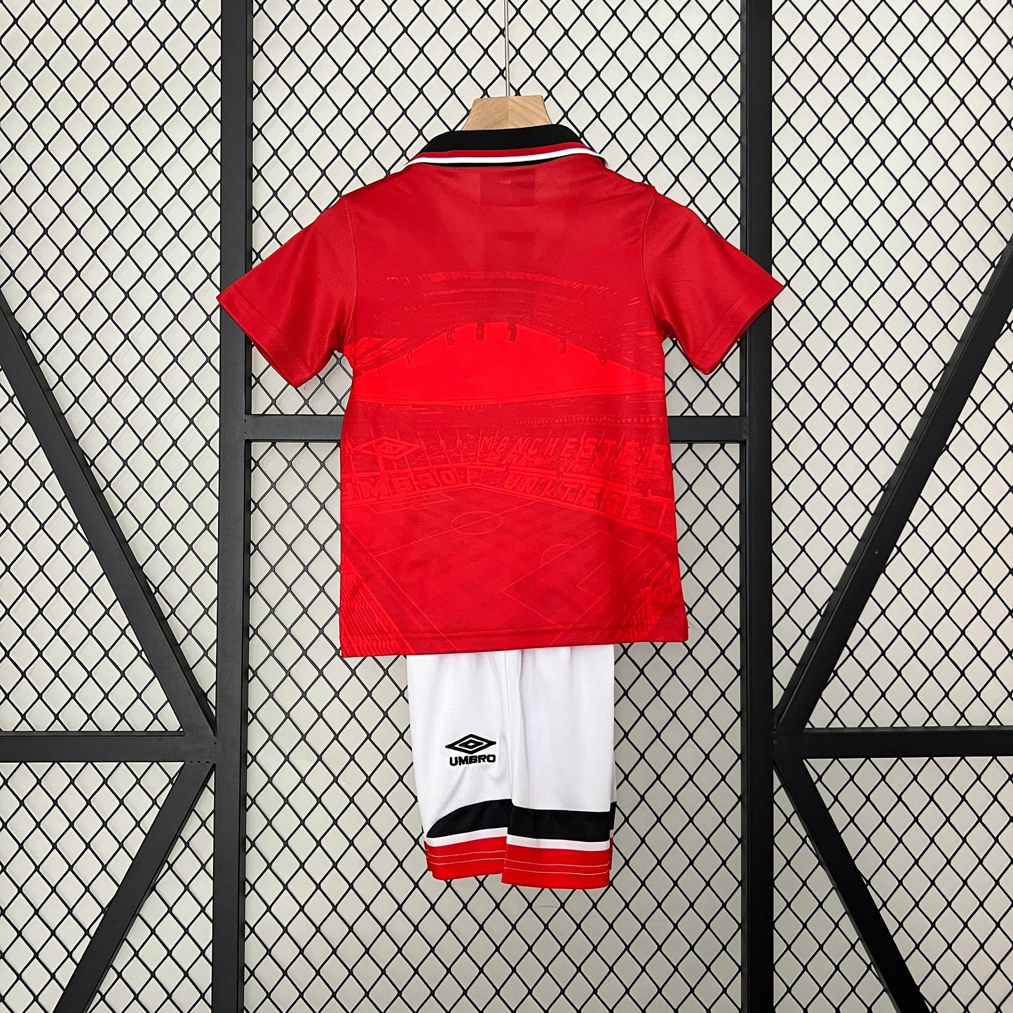 Kit infantil Manchester United Retrô Home 1994 . - Vermelho