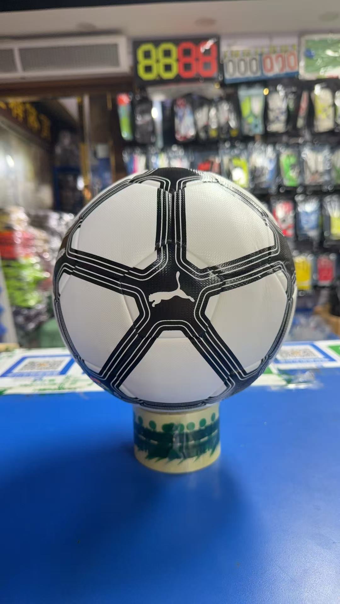 Bola La Liga 1 Retro 25/26 Puma - Branca e Preta