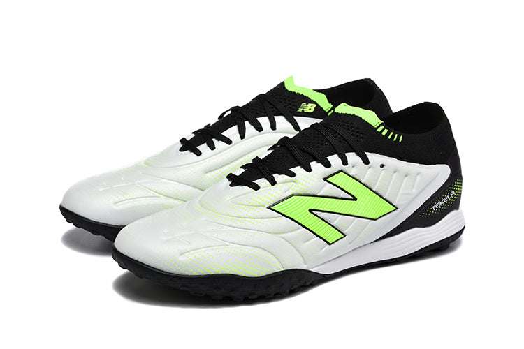 Chuteira Society New Balance Tekela Pro Low Laced FG V4+ - Branca e Preta