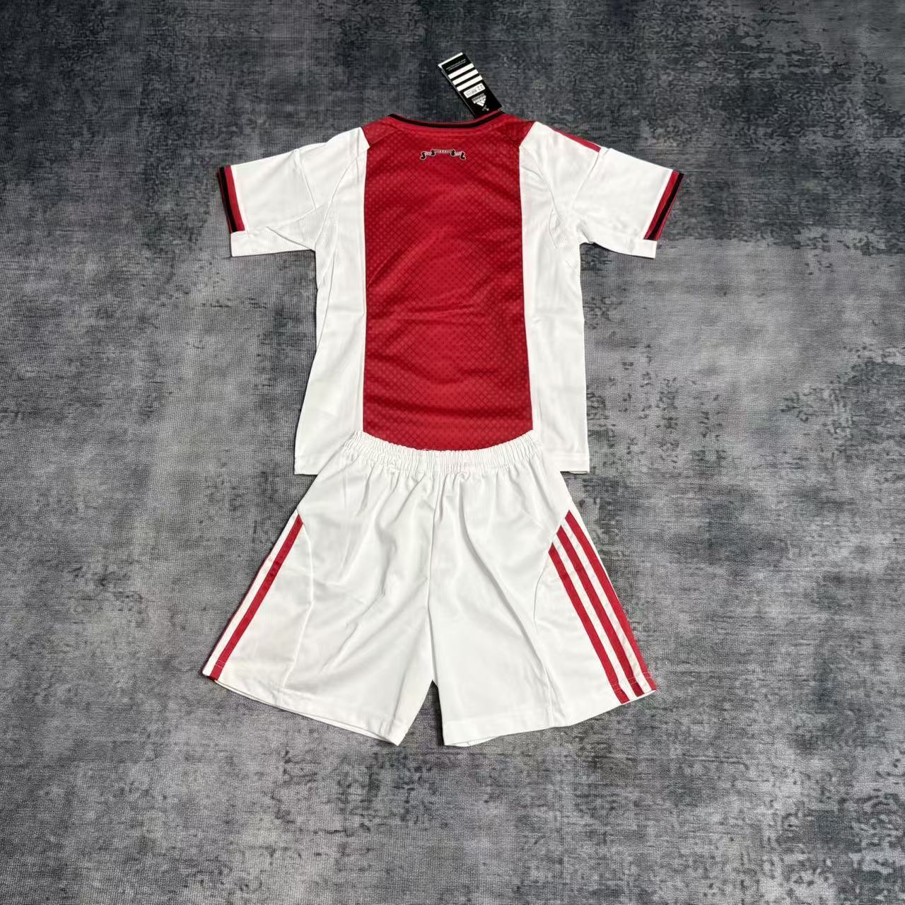 Kit Infantil Ajax Home 25/26 - Vermelho e Branco