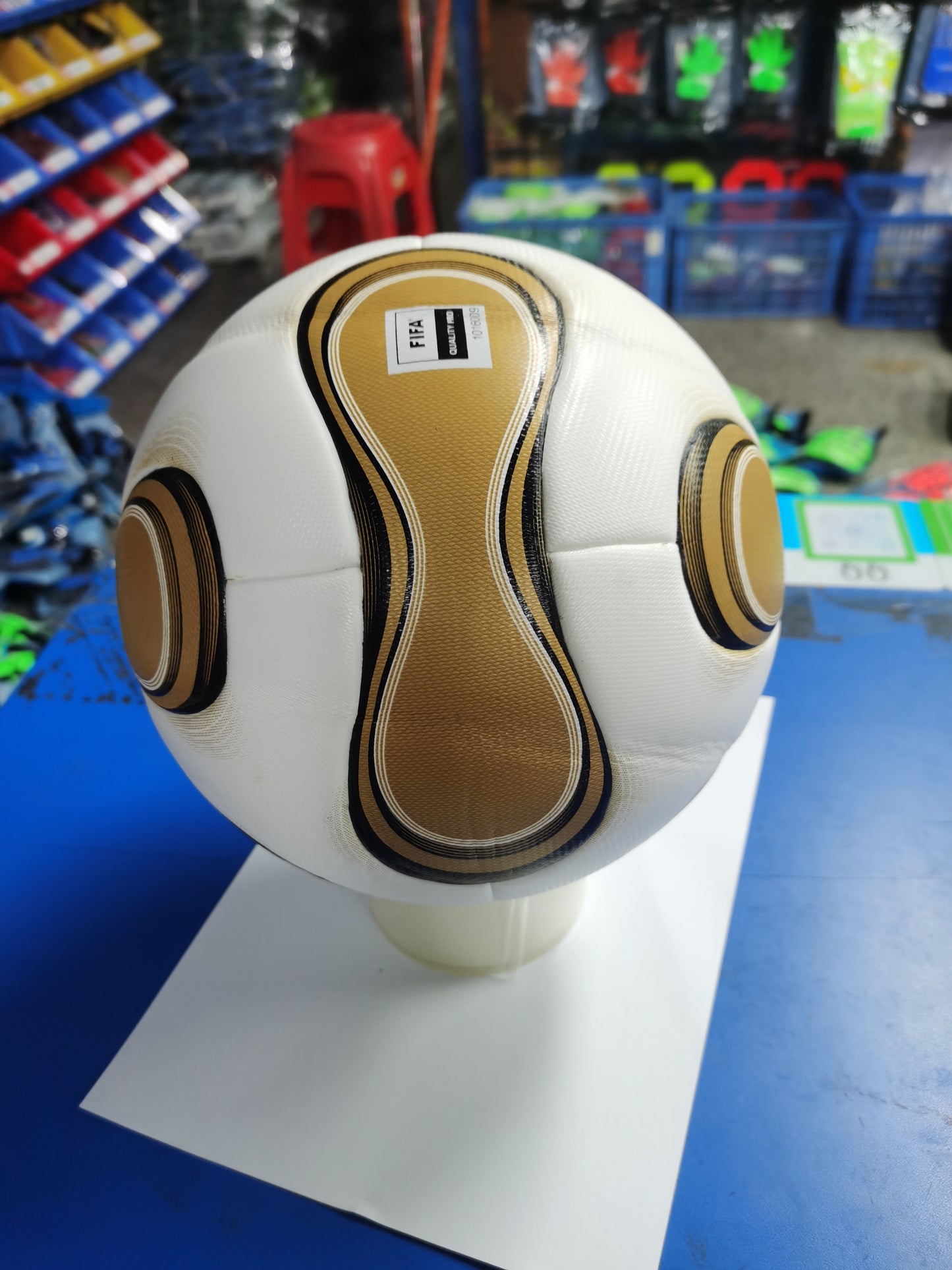 Bola Teamgeist Berlim Final da Copa Do Mundo 2006  Adidas - Branca e Dourada