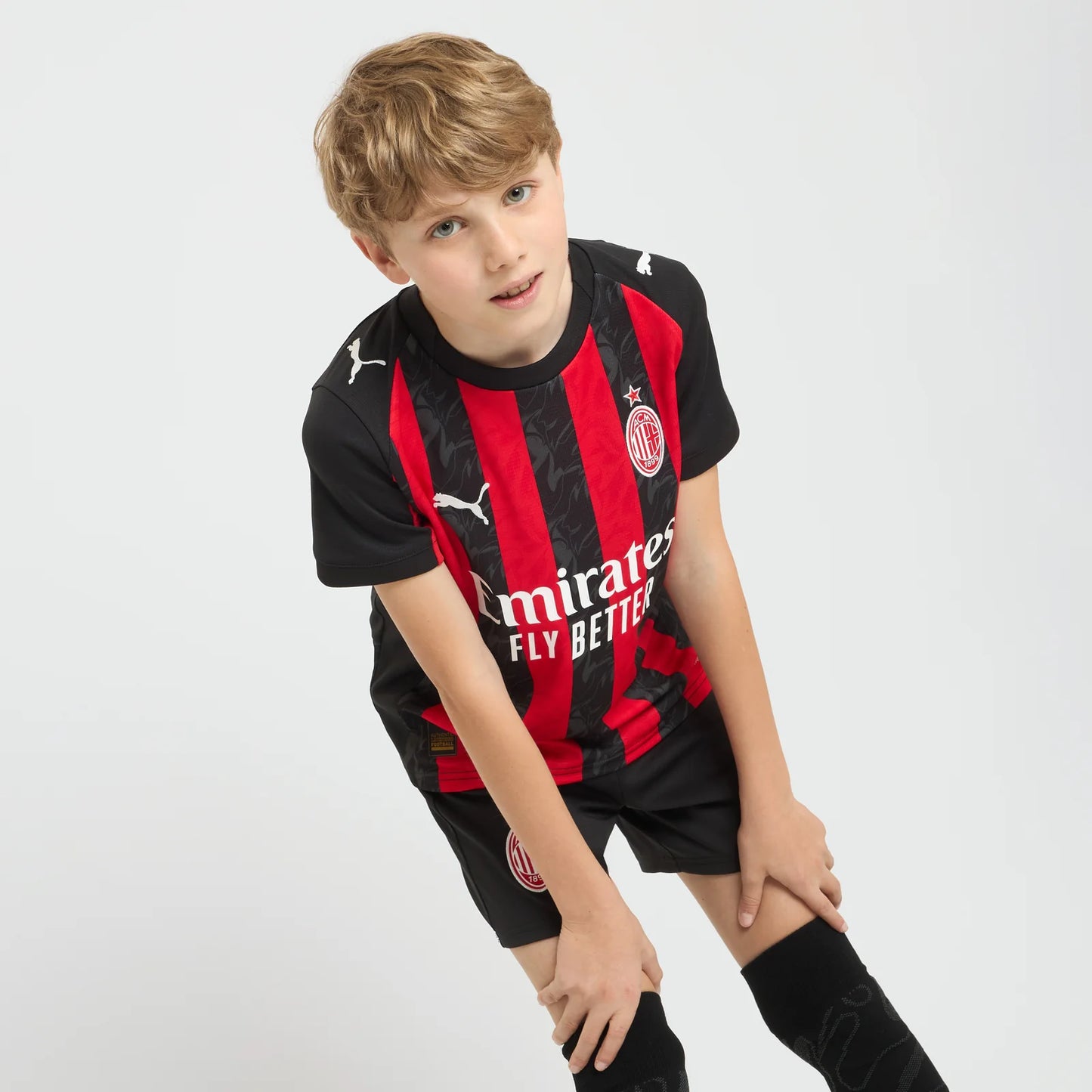 Kit Infantil Milan Home 25/26  - Vermelho e Preto