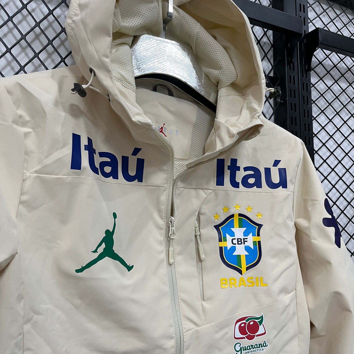 Jaqueta Brasil Jordan - Bege