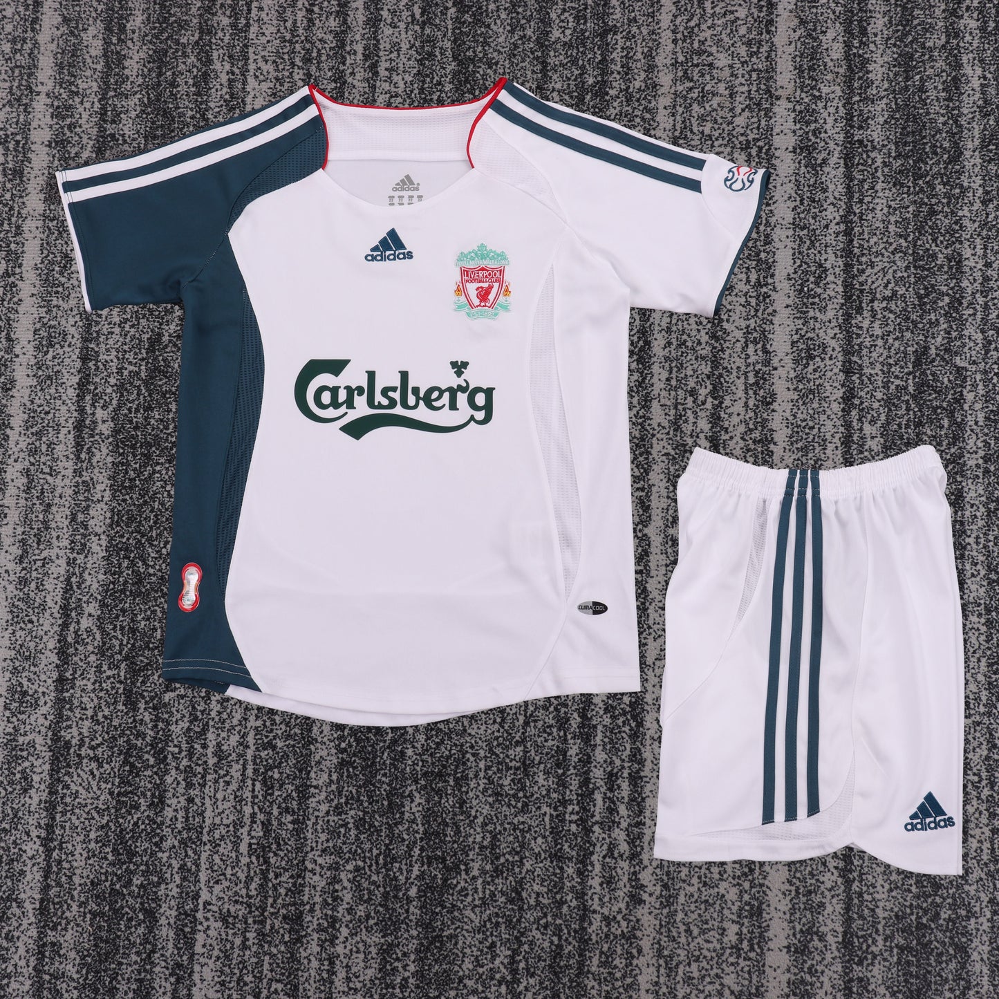 Kit Infantil Liverpool Away Retrô 06/07 - Branco e Verde