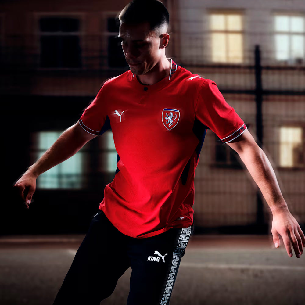 República Tcheca Home 26/27 Masculino Jogador Puma - Vermelho