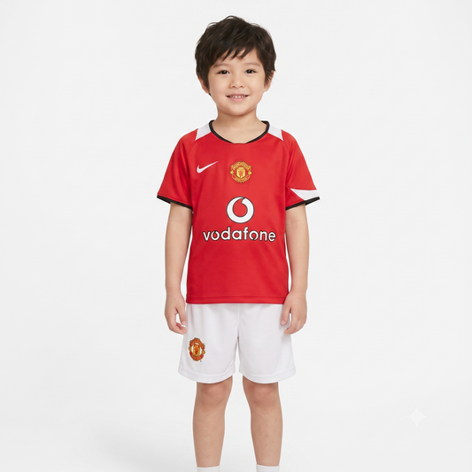 Kit infantil Manchester United Retrô Home 2005 . - Vermelho