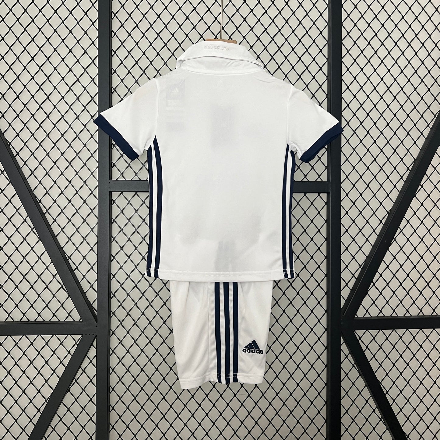 Kit Infantil Real Madrid Home Retrô 16/17 - Branco
