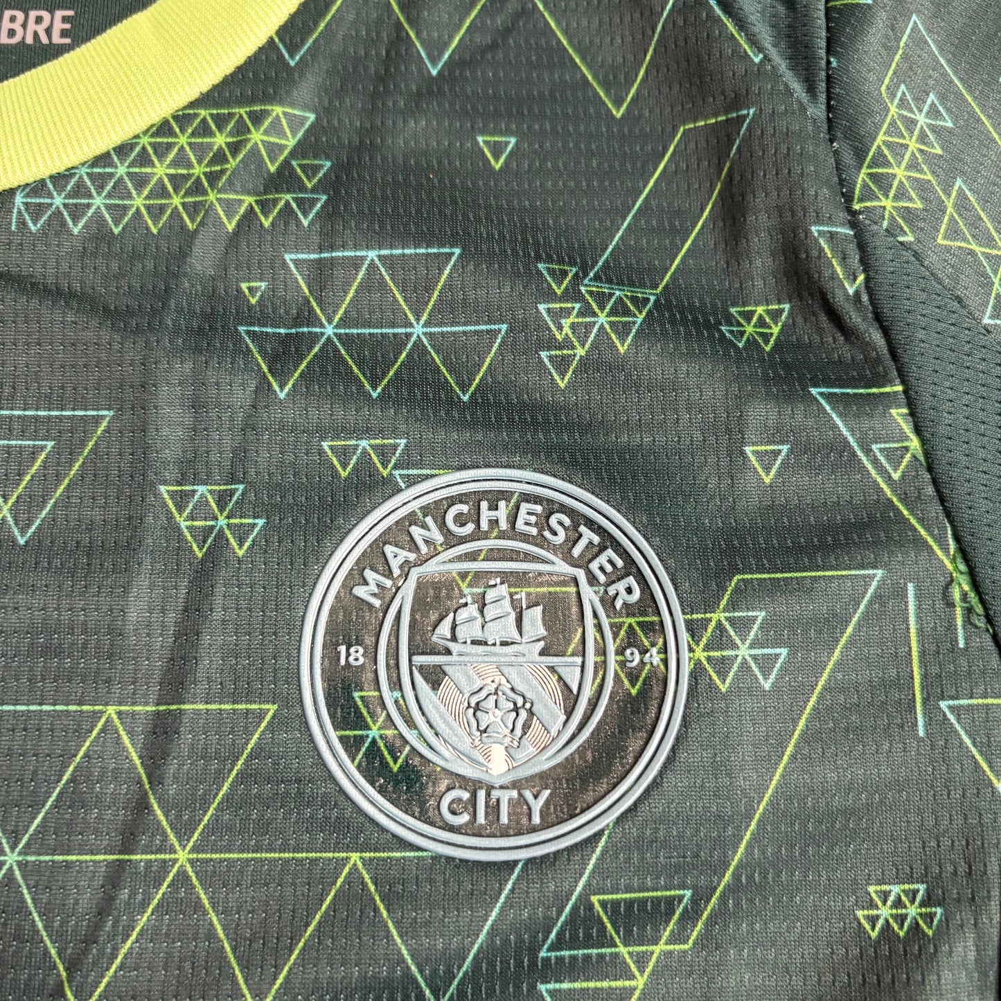 Kit Infantil Manchester City Ediçao Especial EA GAMES 25/26  - Verde