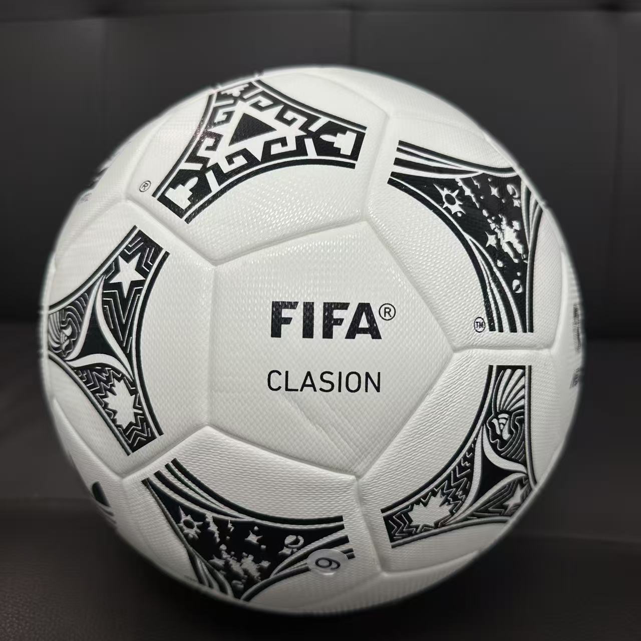 Bola Trionda Mash Up Pro Copa Do Mundo 86/94/26   Adidas - Branca e Preta