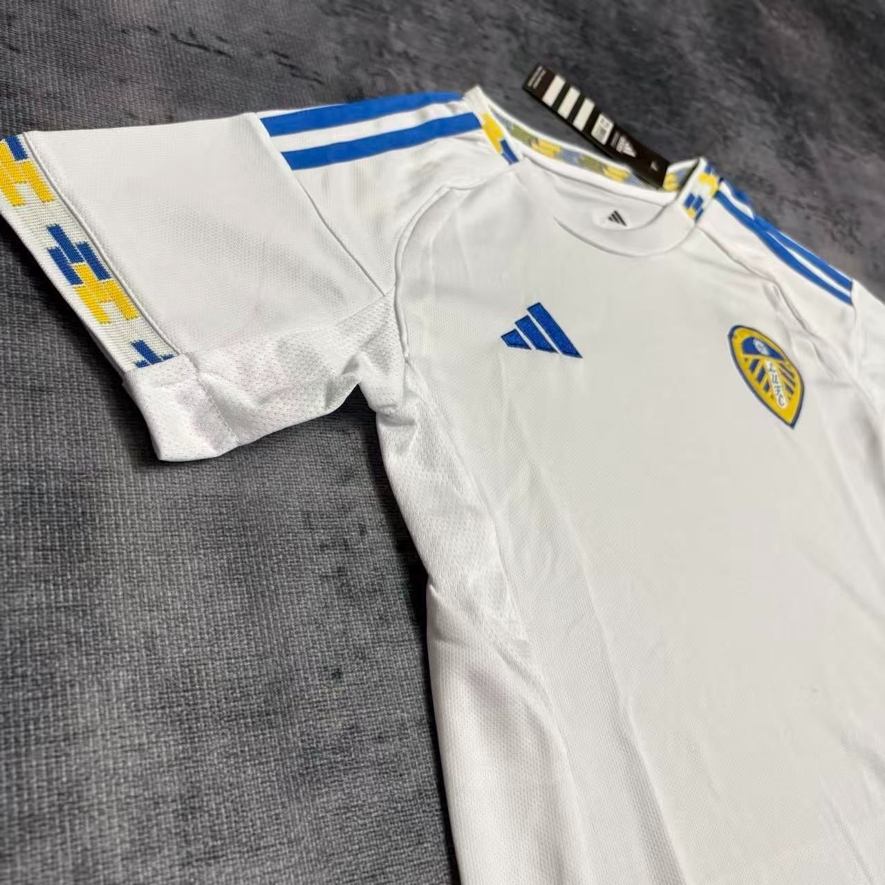 Kit Infantil Leeds United Home 25/26 - Branco