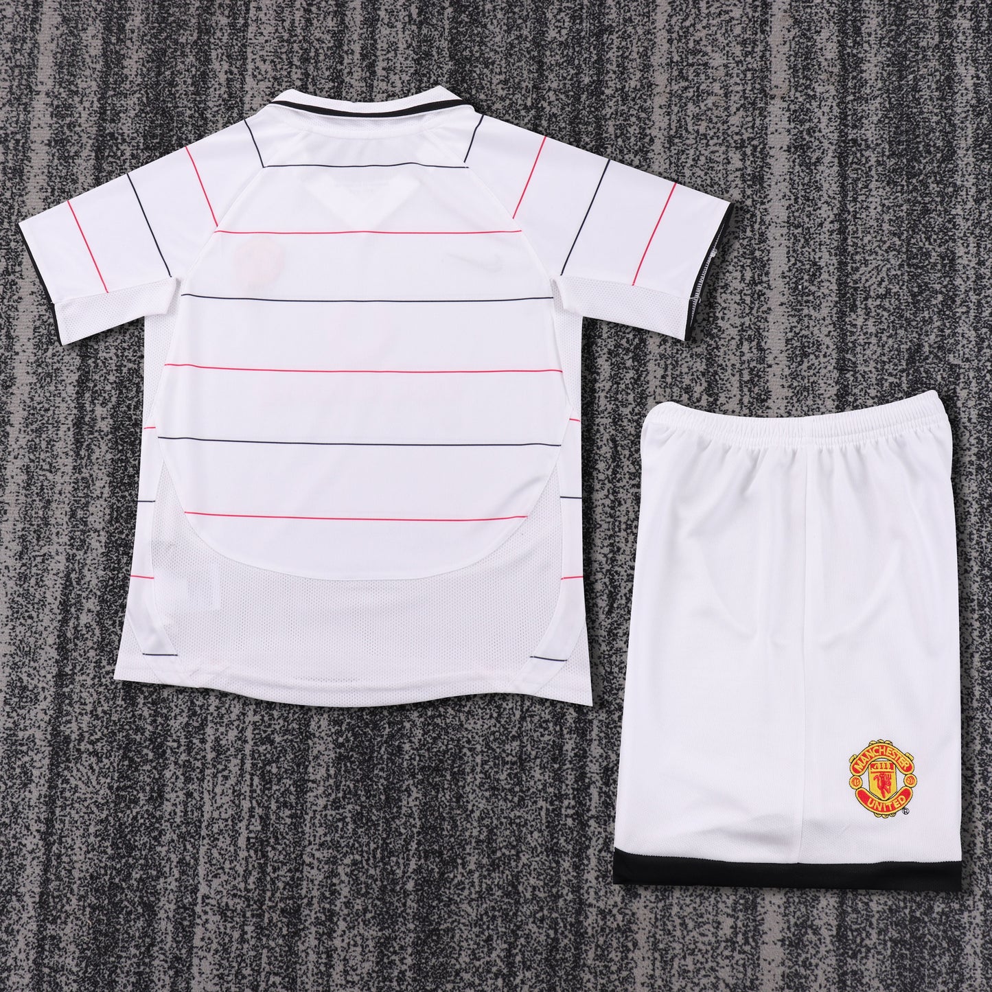 Kit infantil Manchester United Retrô Away 2003  - Branca