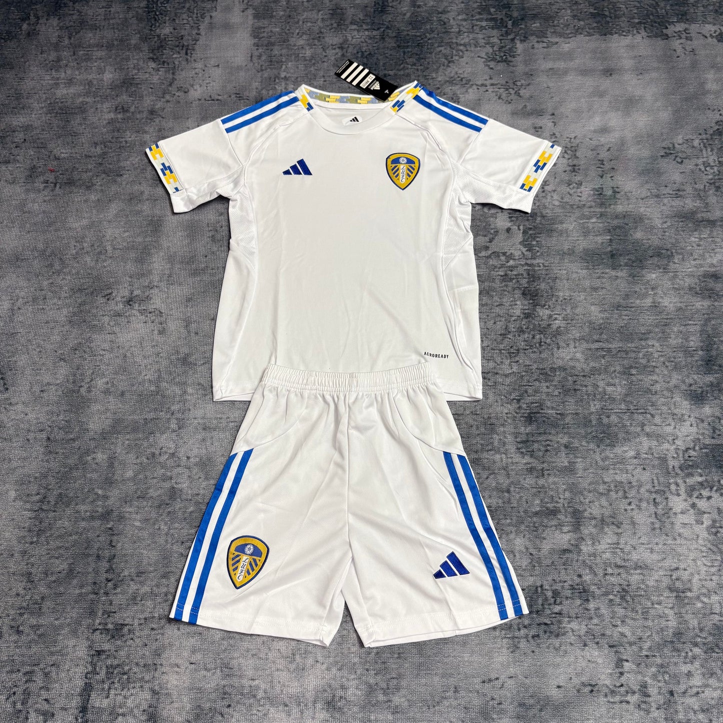 Kit Infantil Leeds United Home 25/26 - Branco