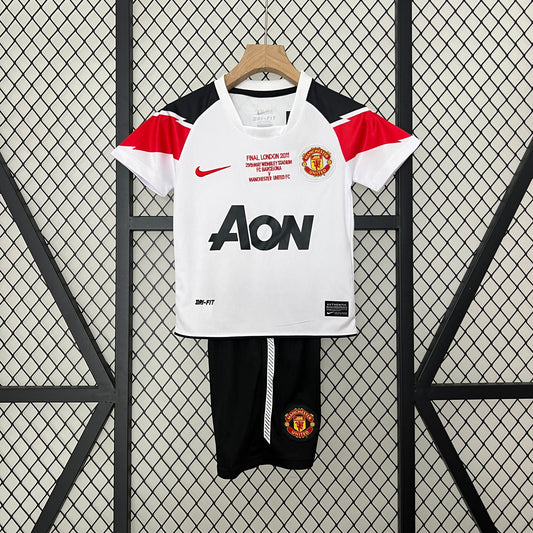 Kit infantil Manchester United Retrô Away 2010 . - Branca