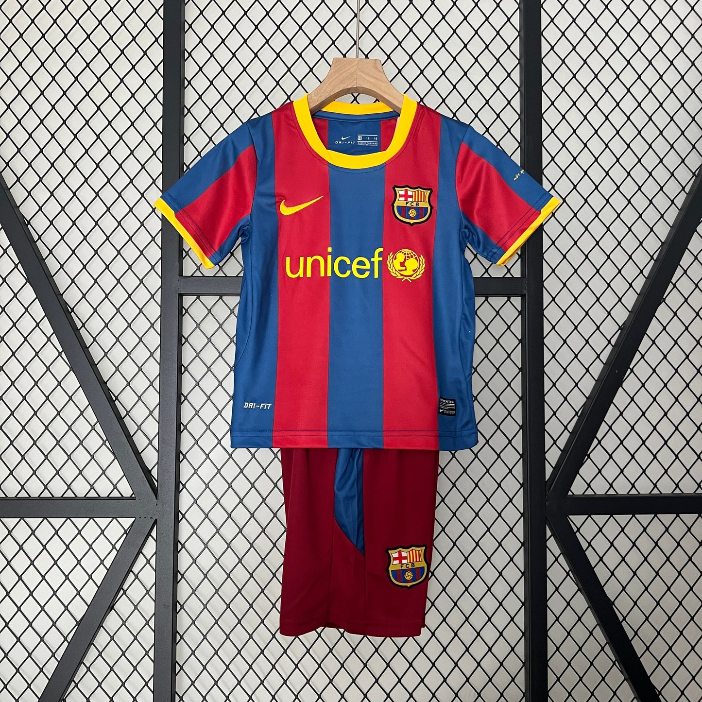Kit Infantil Barcelona Home Retrô 10/11 - Grená