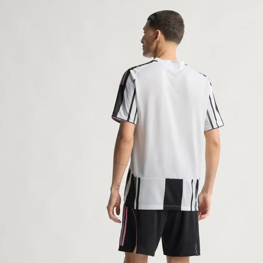 Juventus Home 25/26 Jogador Adidas - Branco e Preto
