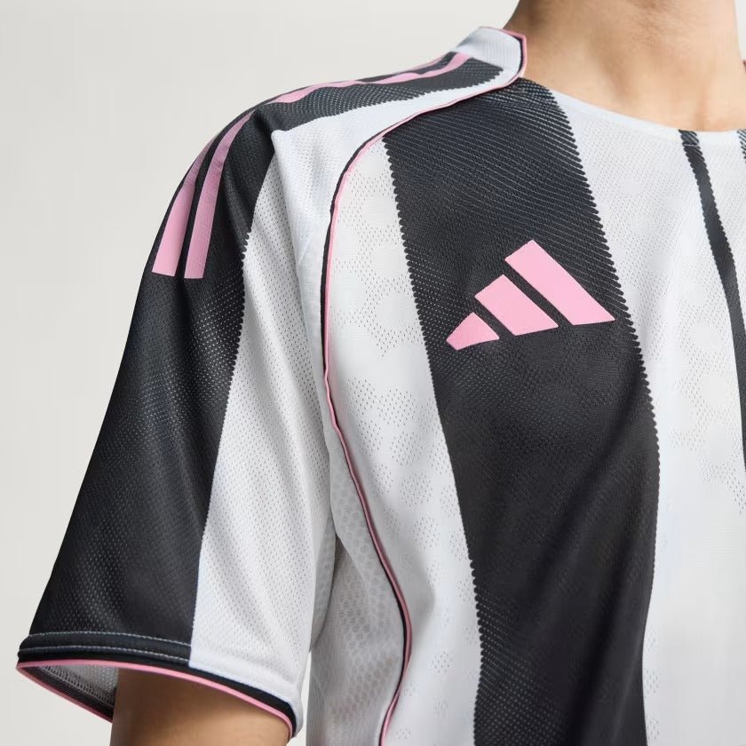 Juventus Home 25/26 Jogador Adidas - Branco e Preto