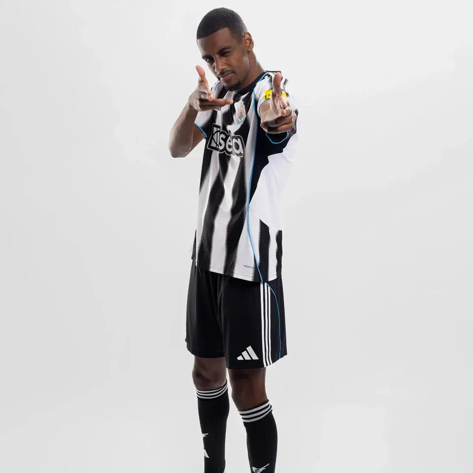 Newcastle Home 25/26 Torcedor Adidas - Preto e Branco