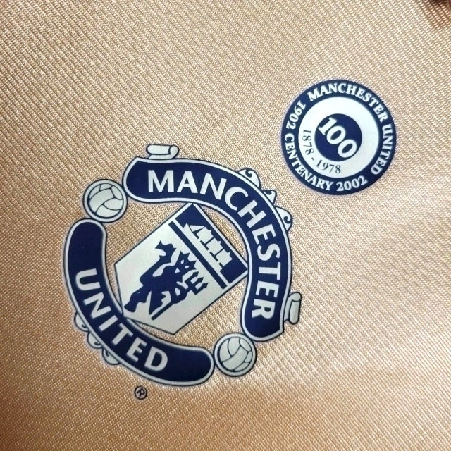 Manchester United Retro Away 01/02 Umbro Dupla face Manga Longa - Branca e Dourada