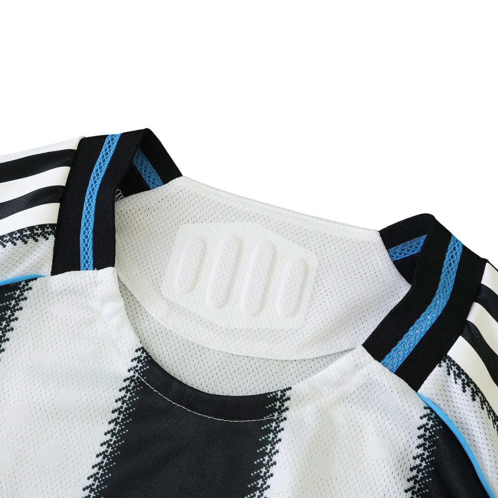 Newcastle Home 25/26 Jogador Adidas - Preto e Branco