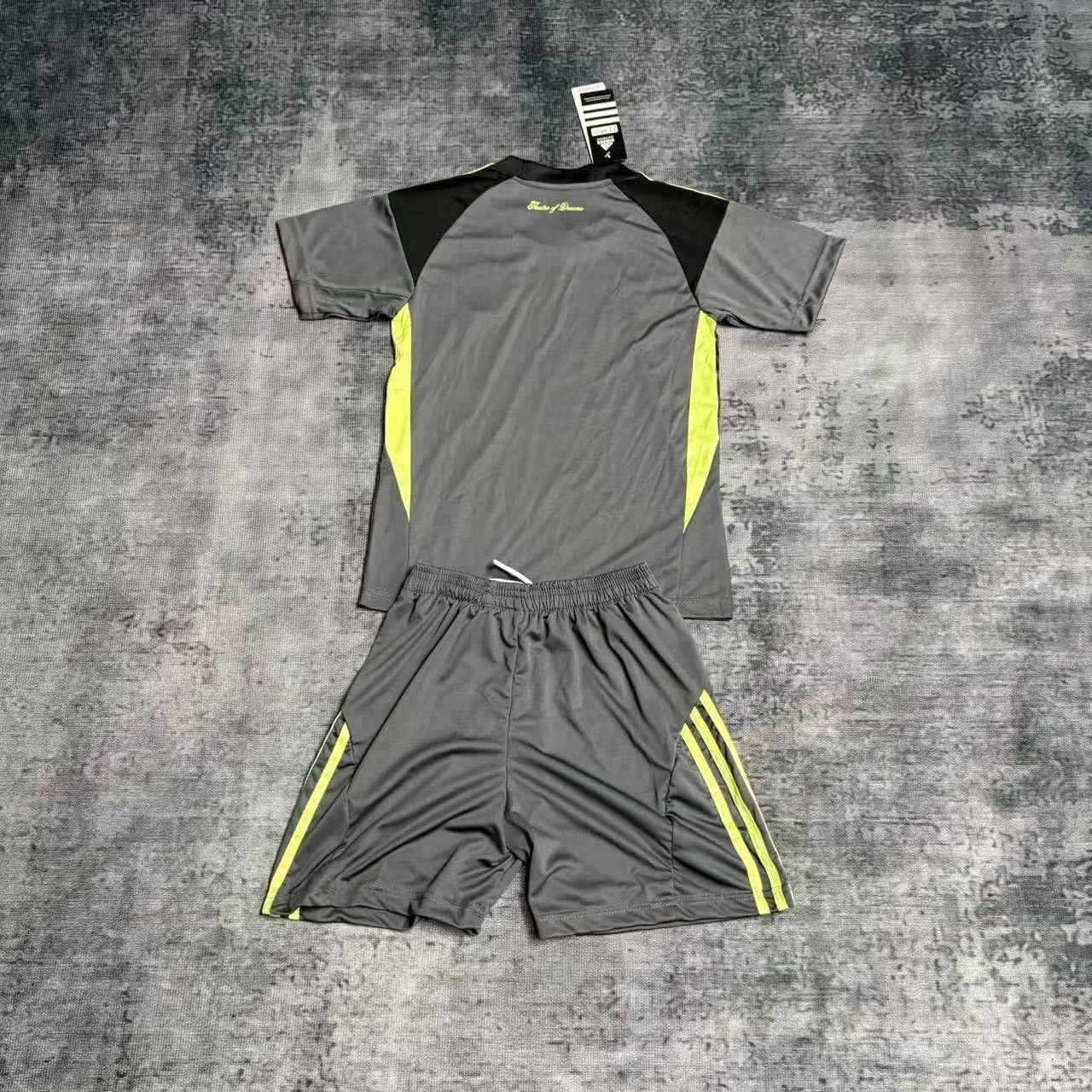 Kit Infantil Manchester United Goleiro 25/26 - Cinza