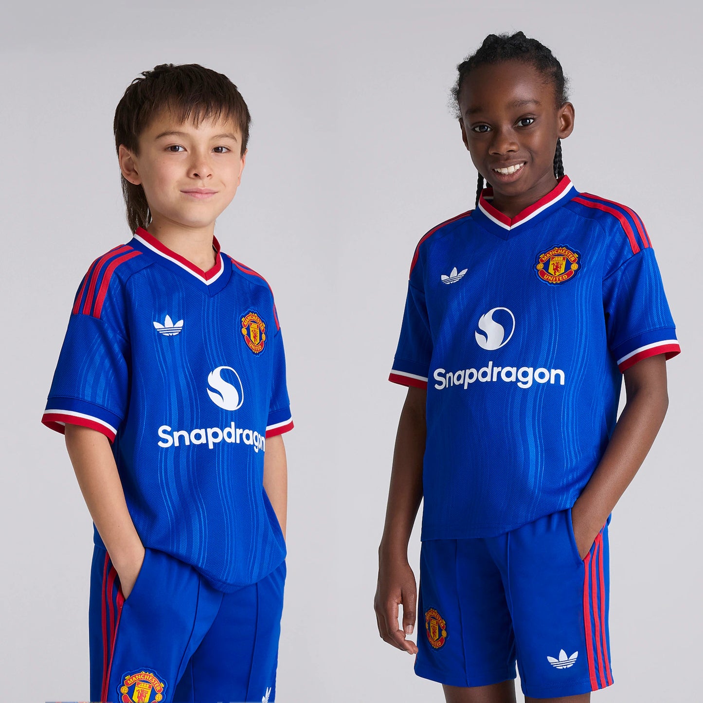 Kit infantil Manchester Away Home 26/27  - Azul
