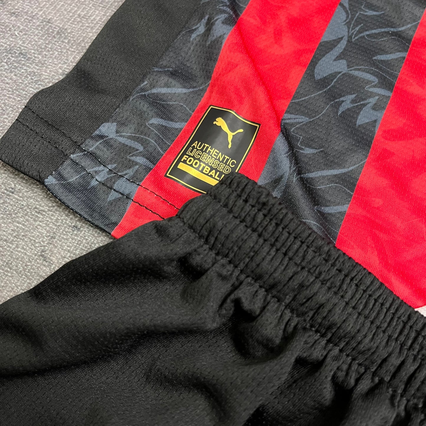 Kit Infantil Milan Home 25/26  - Vermelho e Preto