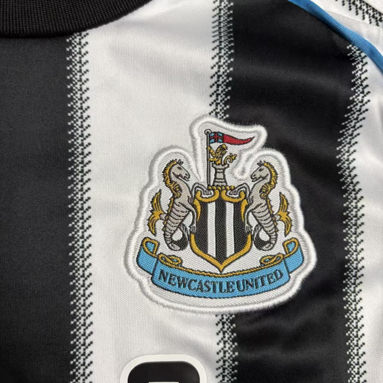 Kit Infantil Newcastle Home 25/26 - Preto e Branco