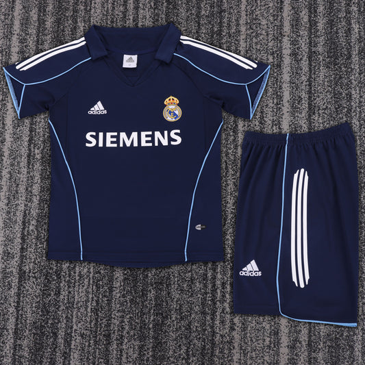 Kit Infantil Real Madrid Away Retrô 05/06 - Azul Escuro