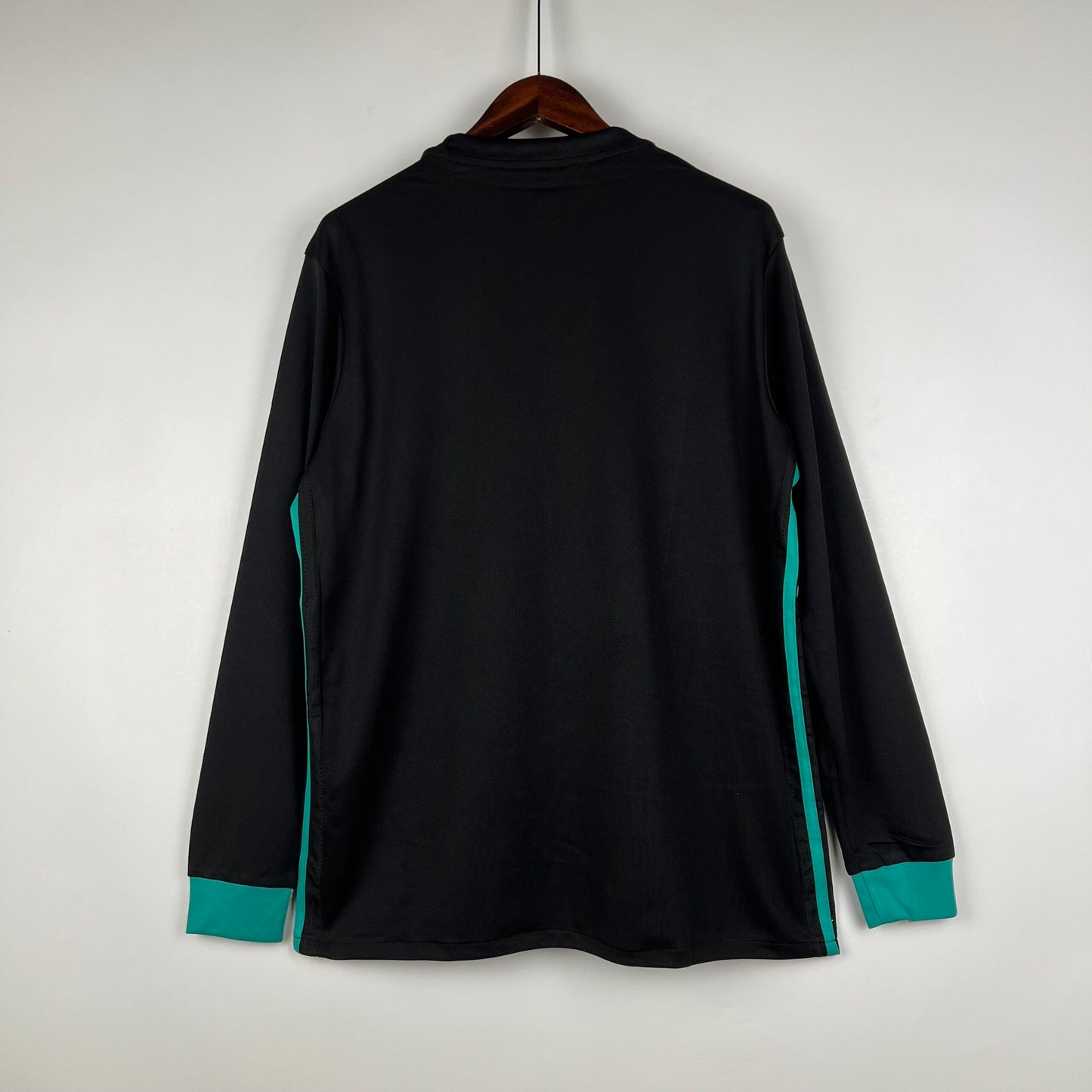 Real Madrid Away Retrô Manga Longa 17/18 Com patchs Adidas - Preto