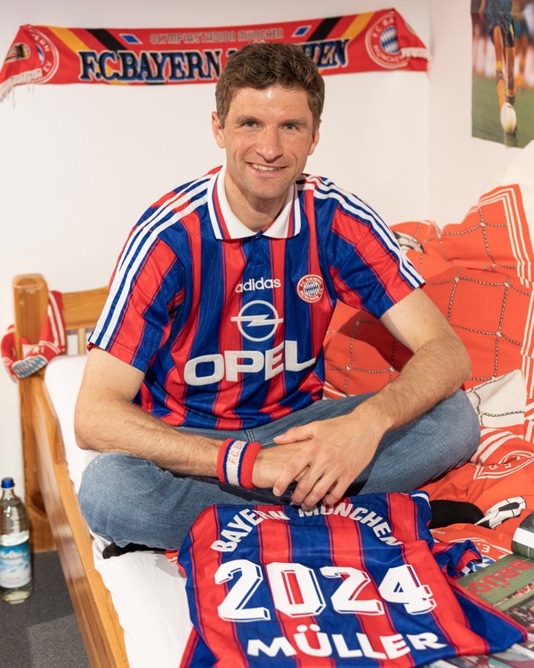 Bayern de Munique Retrô 1995/1997 Adidas - Azul e Vermelha