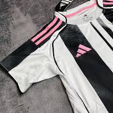 Kit Infantil Juventus Home 25/26  - Branca e Preta