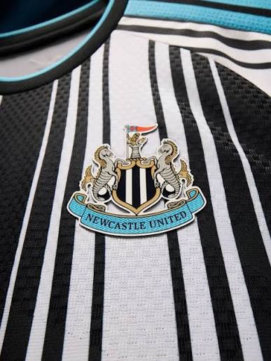 Newcastle Home 26/27 Jogador Adidas - Preto e Branco