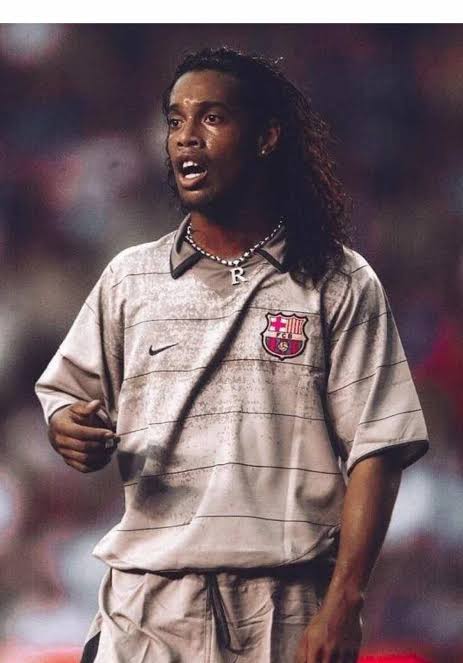 Barcelona Retrô Away 03/04  Nike  - Cinza